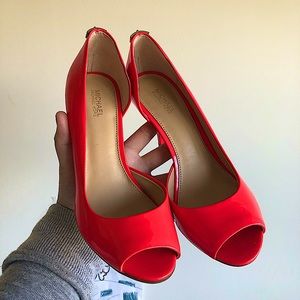 Authentic New Michael Kors heels size 6